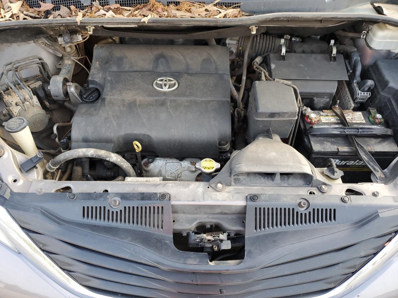 2014 TOYOTA SIENNA
