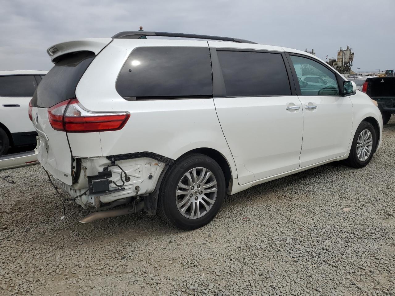2015 TOYOTA SIENNA