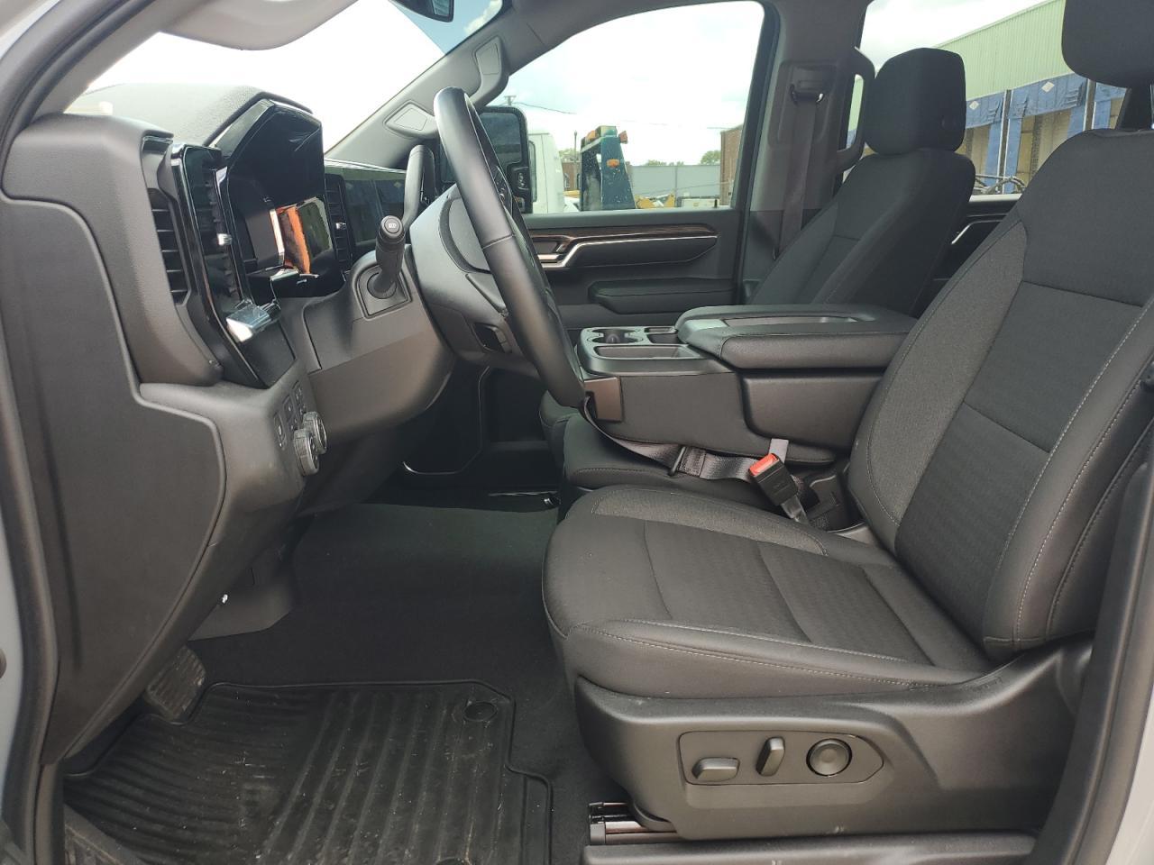 2024 CHEVROLET Silverado
