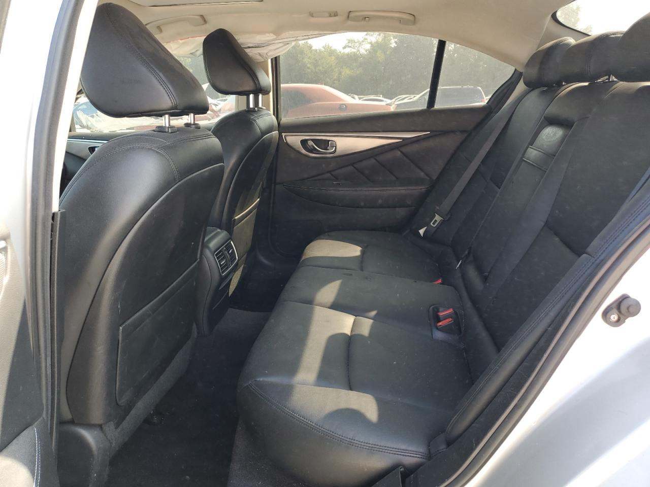 2015 INFINITI Q50
