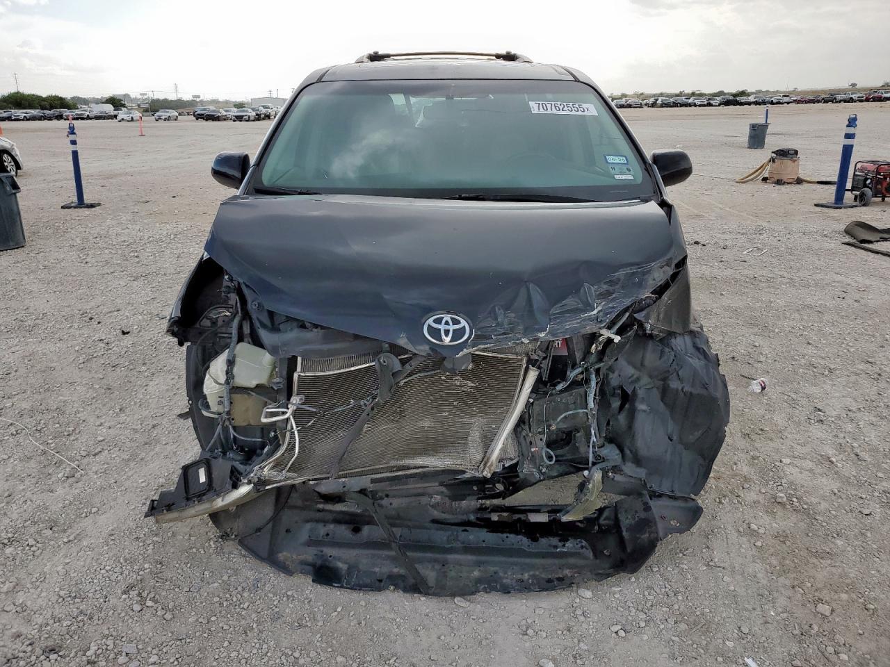 2015 TOYOTA SIENNA