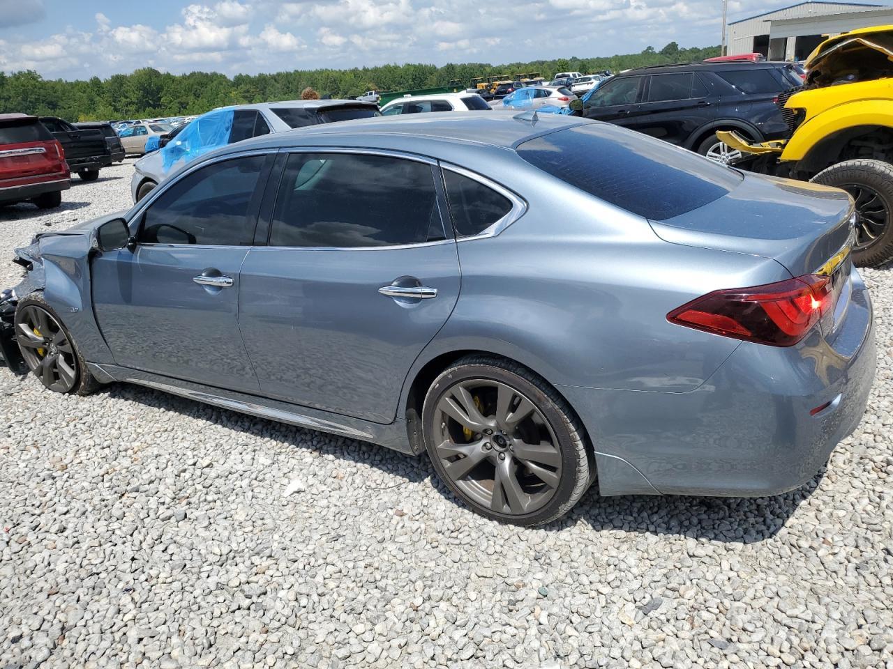 2016 INFINITI Q70