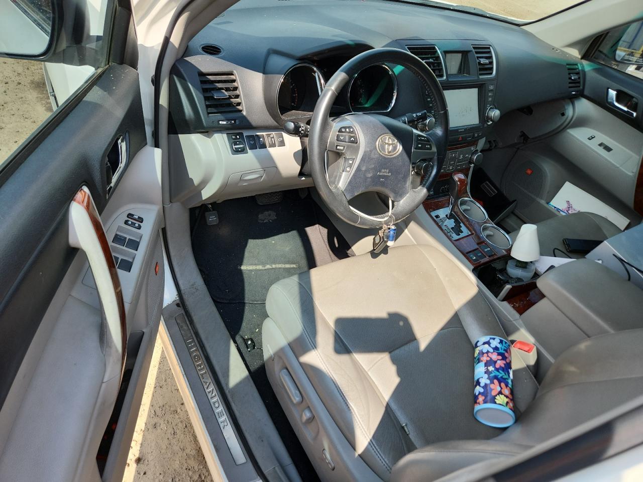 2011 TOYOTA HIGHLANDER