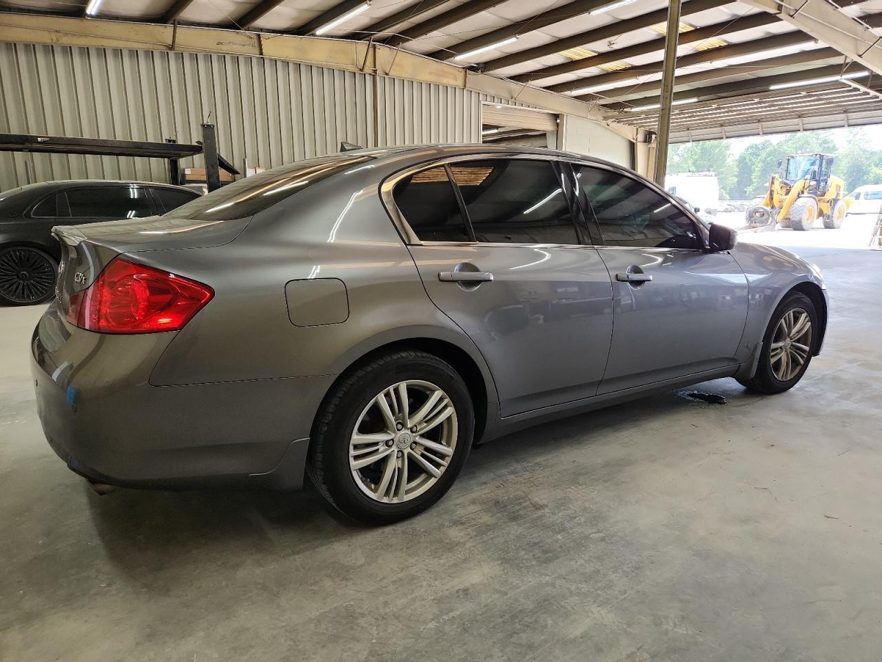 2011 INFINITI G37