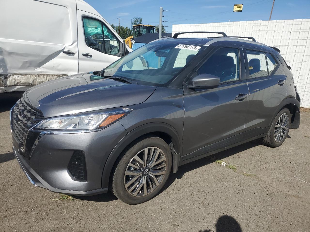 2024 NISSAN KICKS