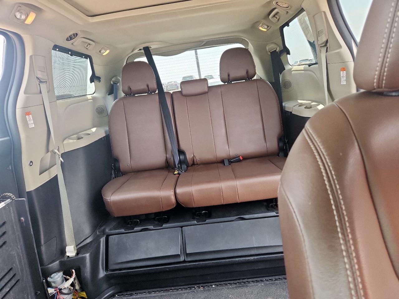 2016 TOYOTA SIENNA