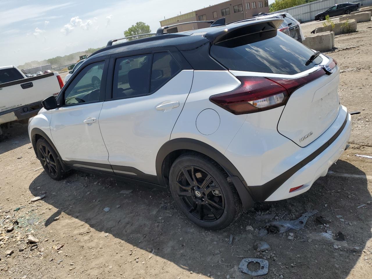 2021 NISSAN KICKS