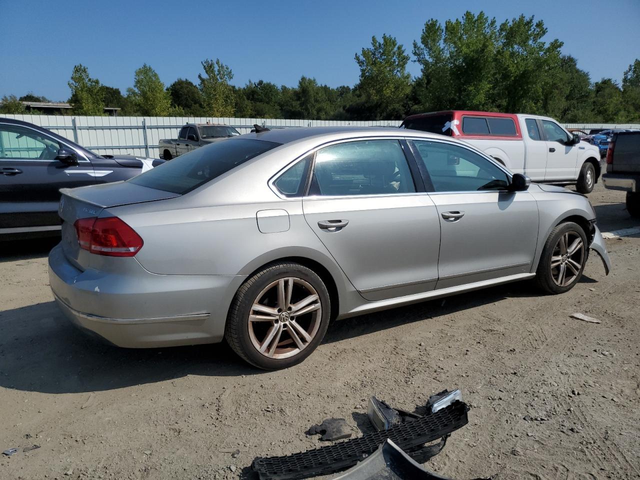 2014 VOLKSWAGEN Passat