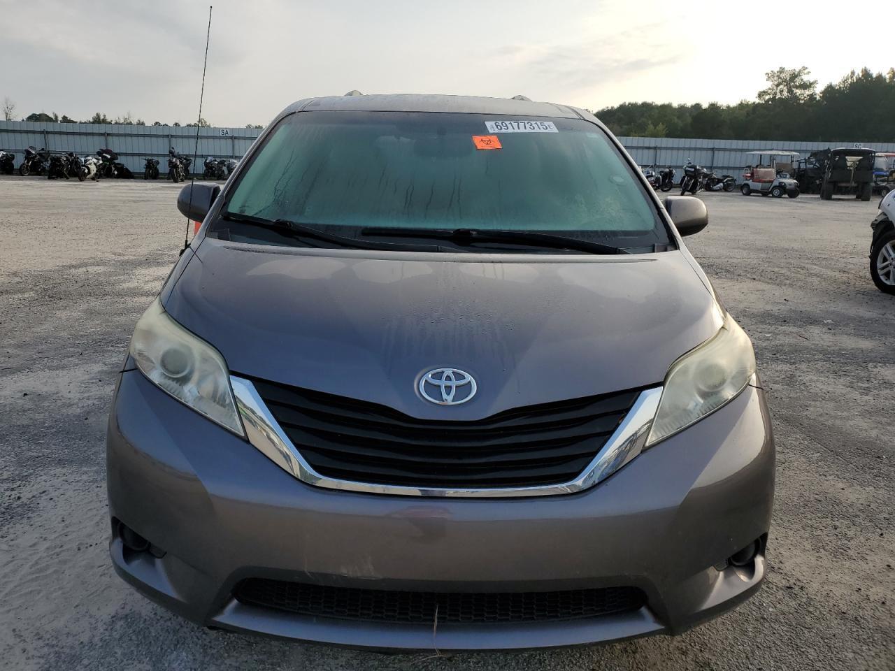 2014 TOYOTA SIENNA