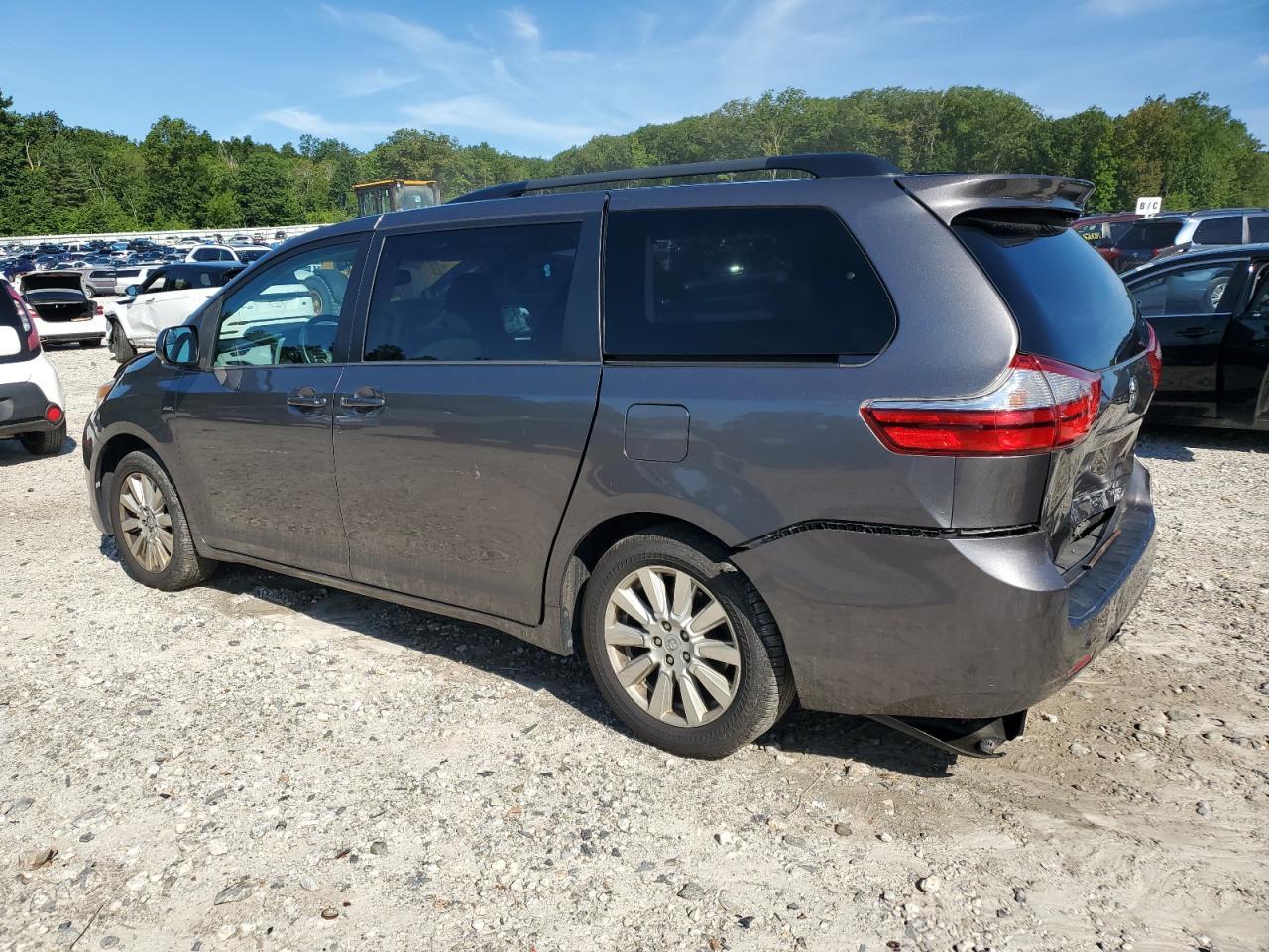 2017 TOYOTA SIENNA