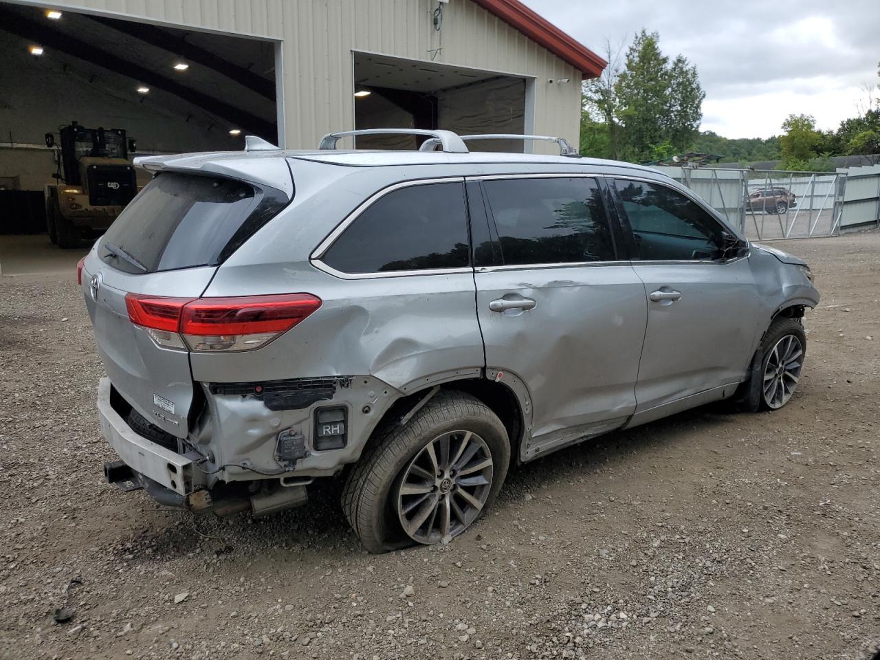 2017 TOYOTA HIGHLANDER