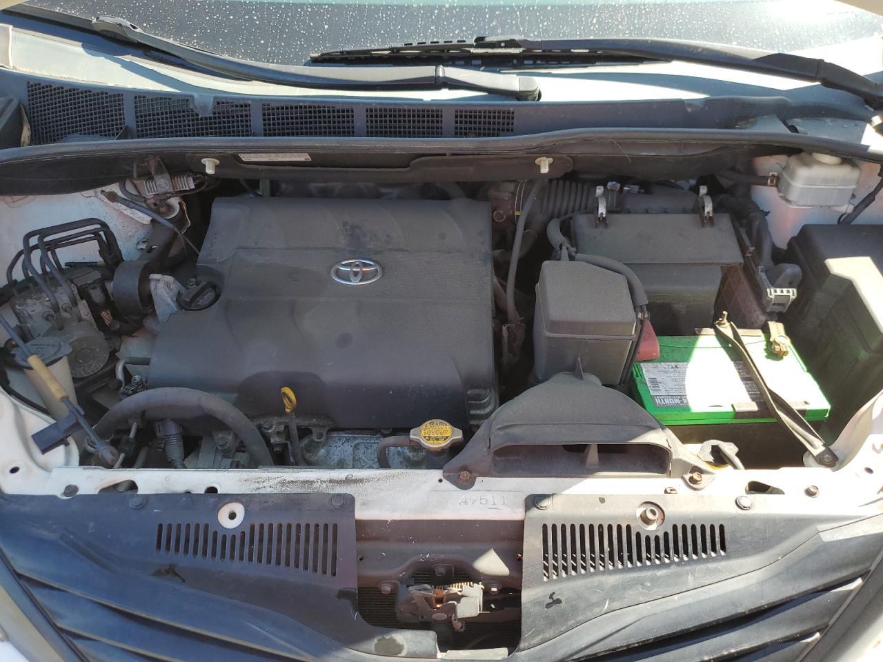 2012 TOYOTA SIENNA