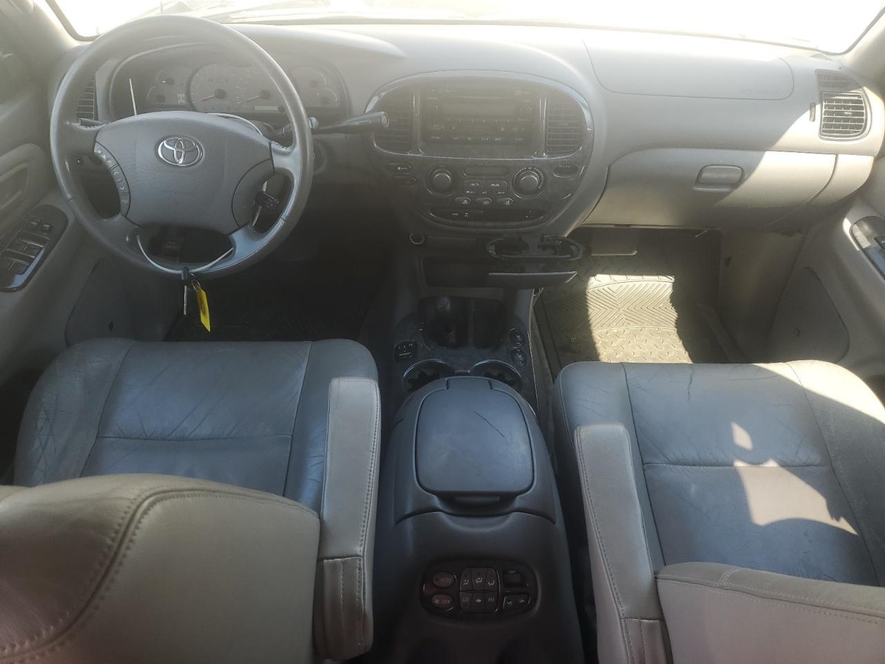 2004 TOYOTA Sequoia