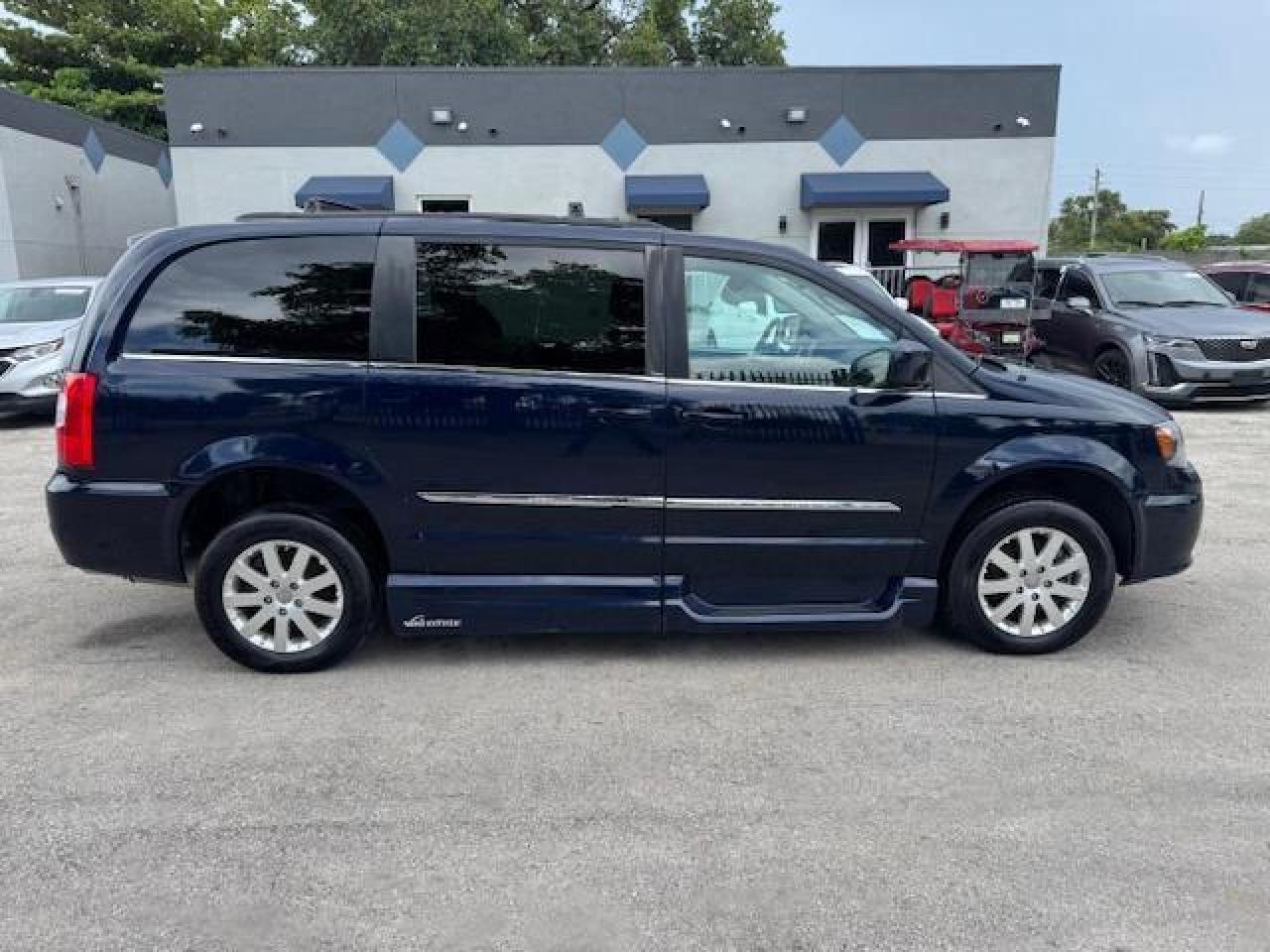 2014 CHRYSLER Town & Country
