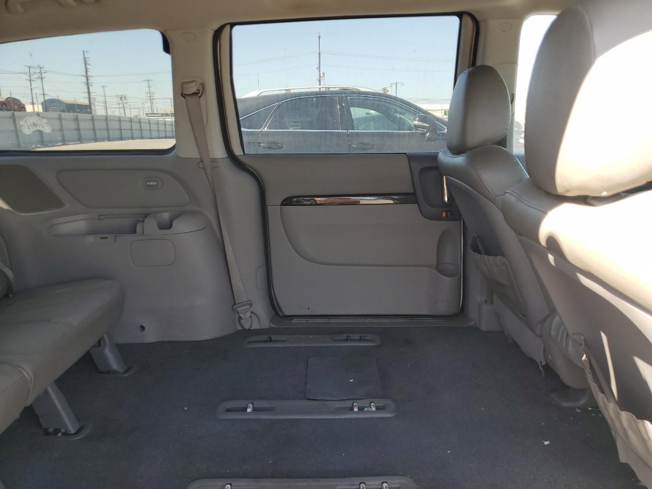 2014 KIA SEDONA