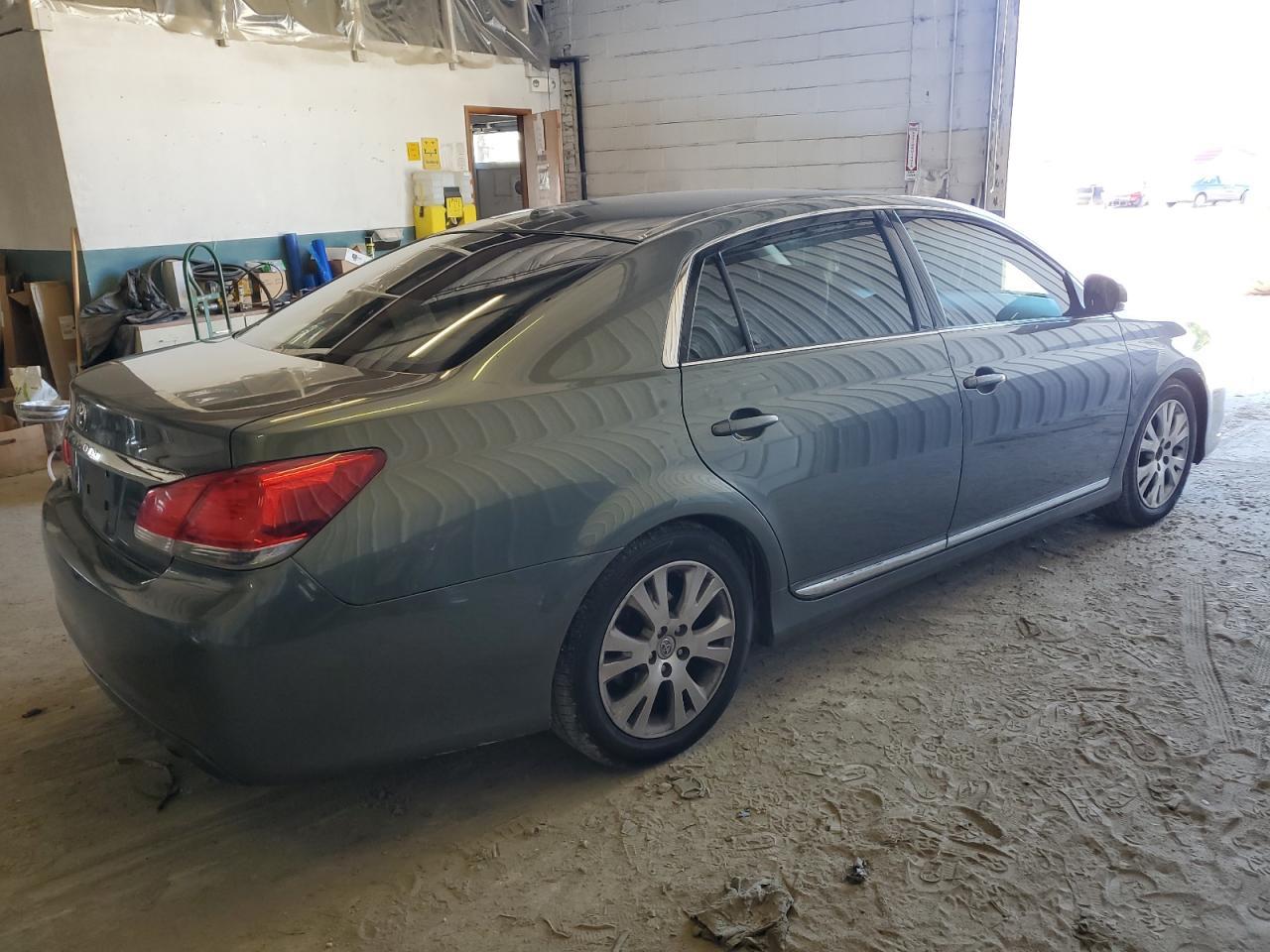 2011 TOYOTA Avalon