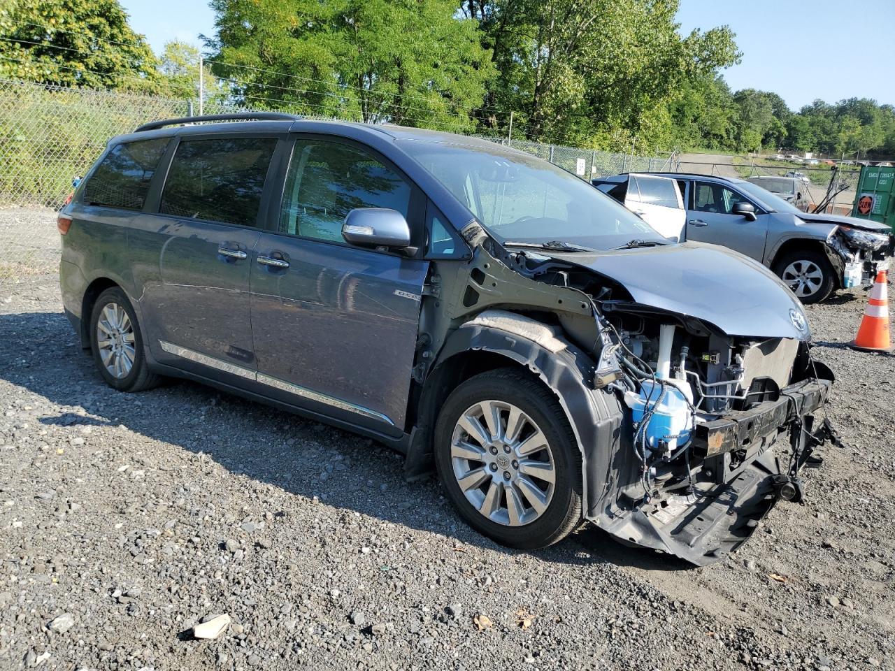 2014 TOYOTA SIENNA