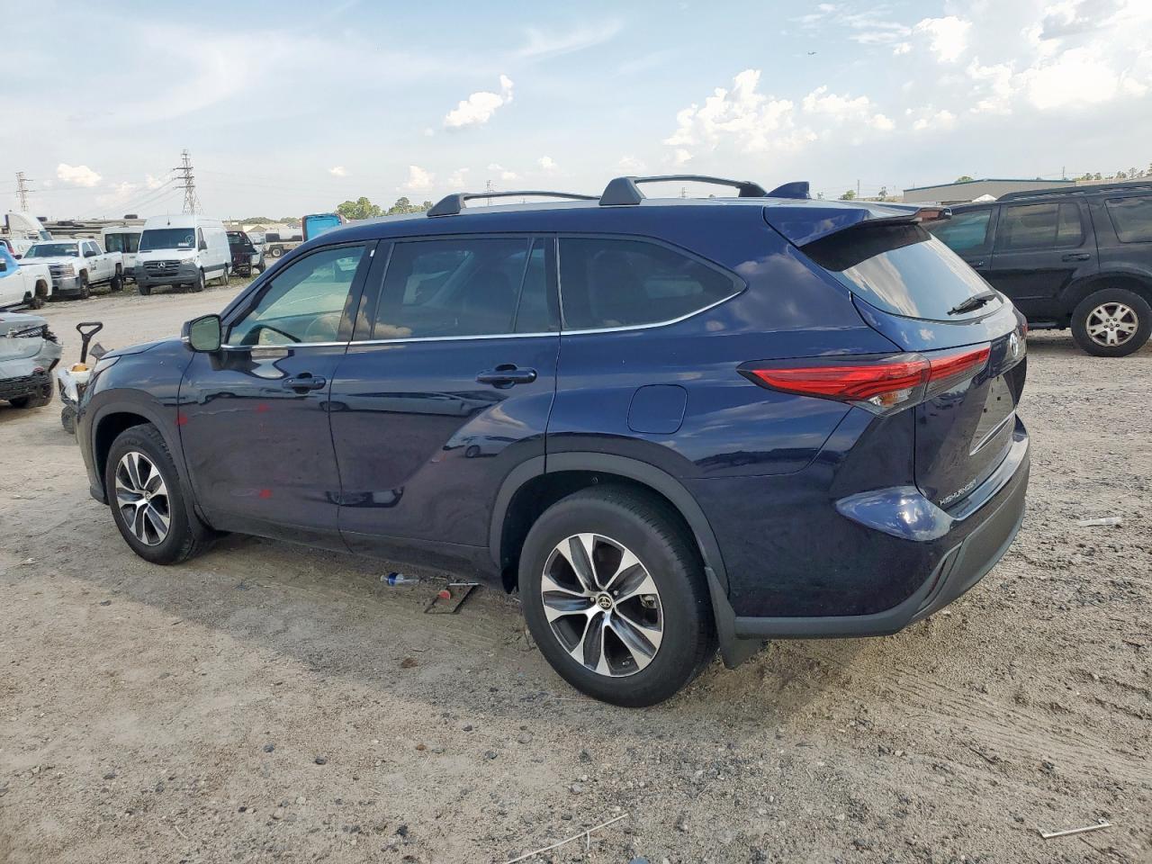 2022 TOYOTA HIGHLANDER