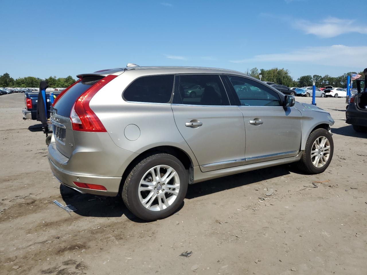2015 VOLVO XC60