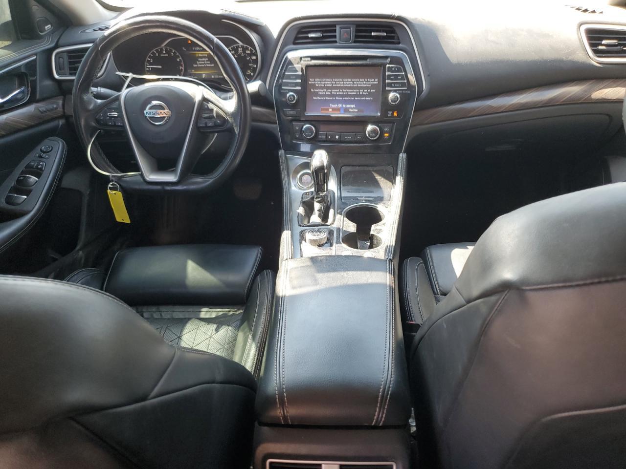 2017 NISSAN Maxima