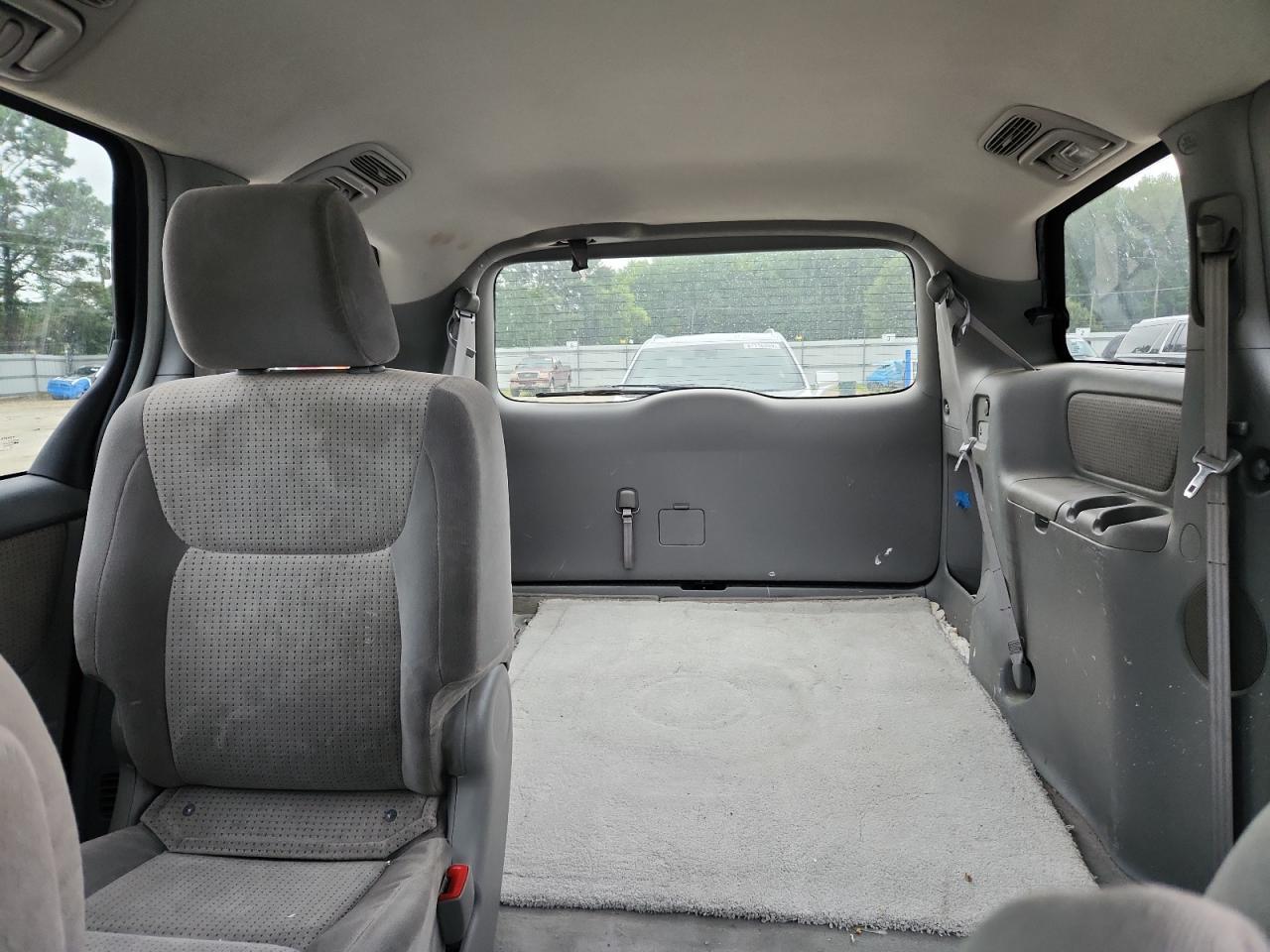 2010 TOYOTA SIENNA