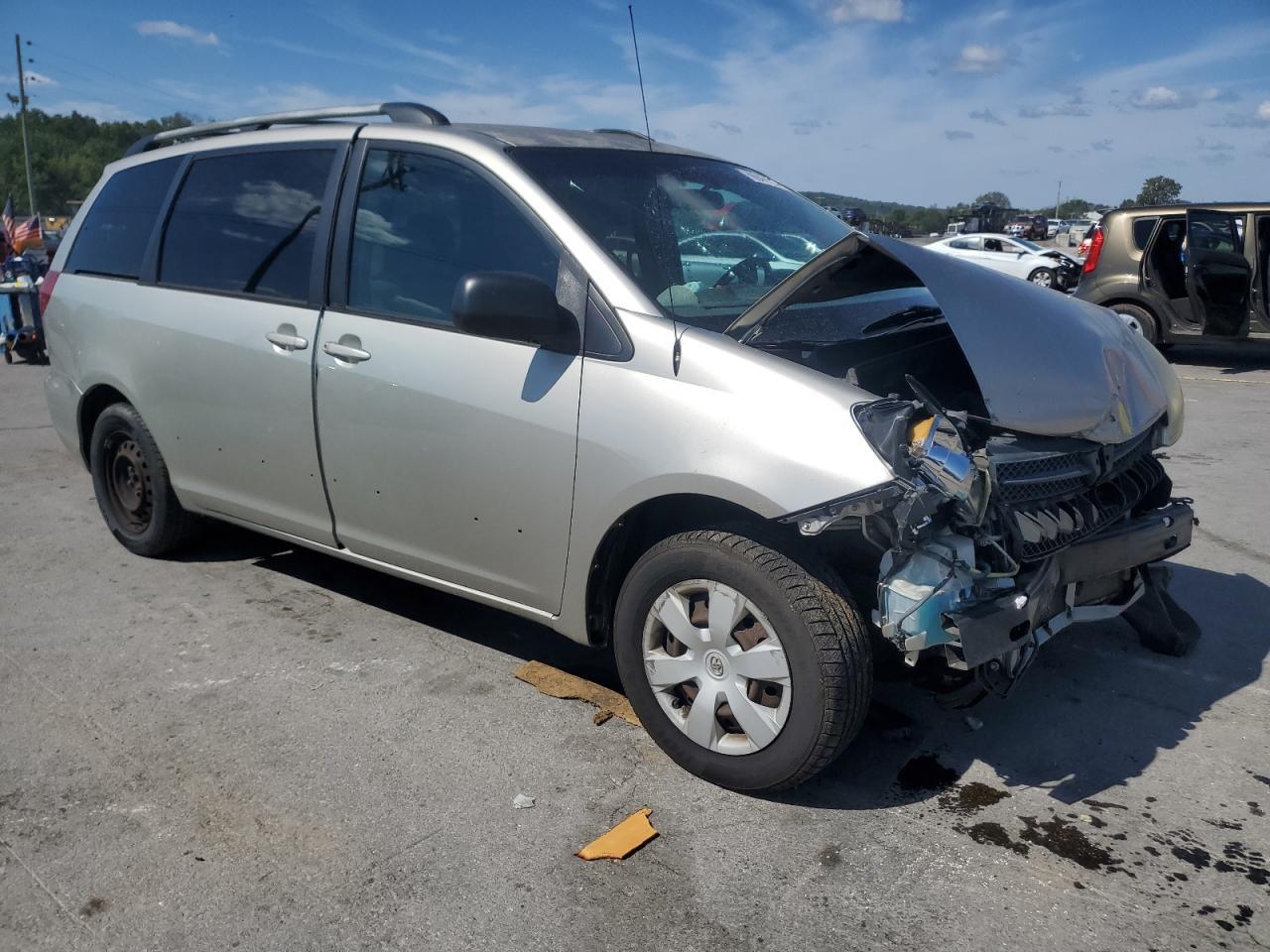 2004 TOYOTA SIENNA