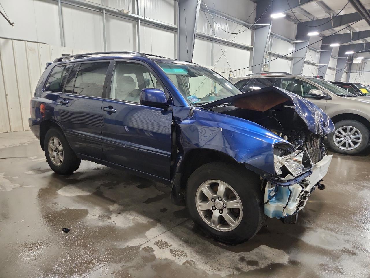 2004 TOYOTA HIGHLANDER