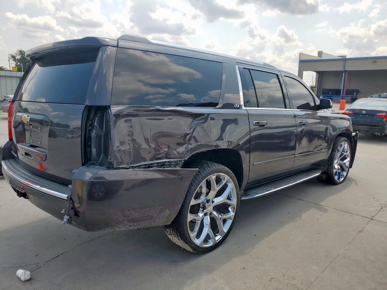 2016 CHEVROLET Suburban