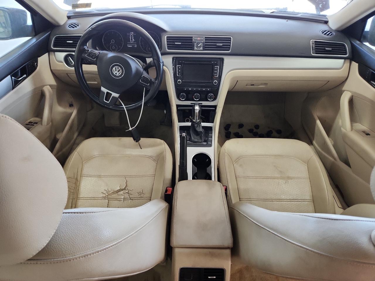 2013 VOLKSWAGEN Passat