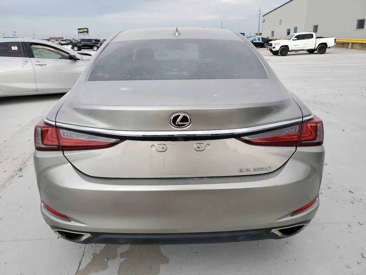 2021 LEXUS Es