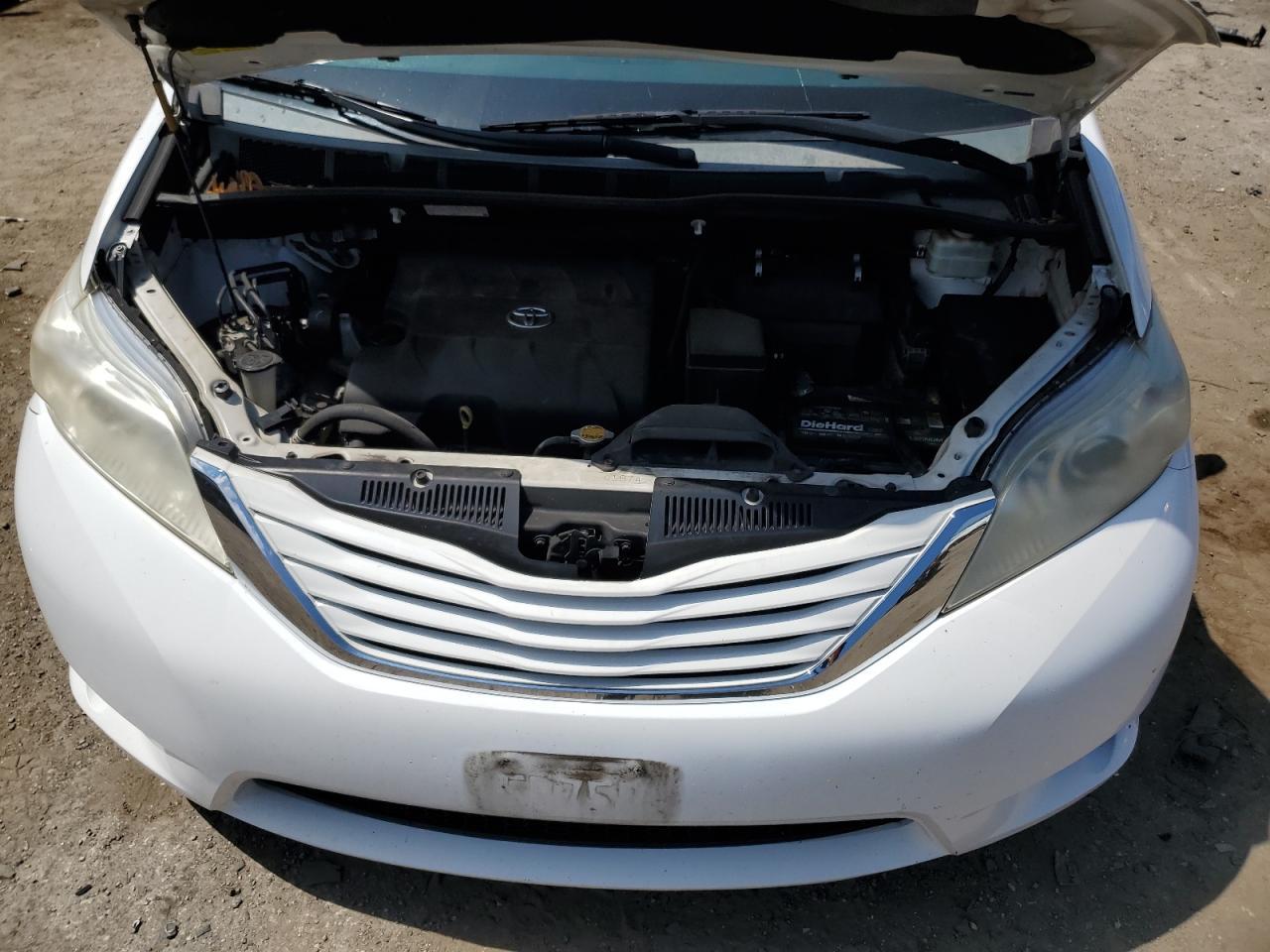 2015 TOYOTA SIENNA
