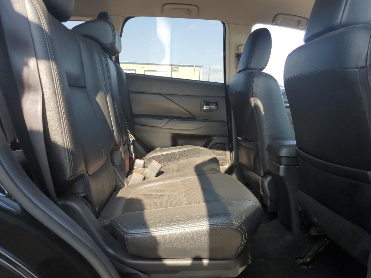 2016 MITSUBISHI outlander