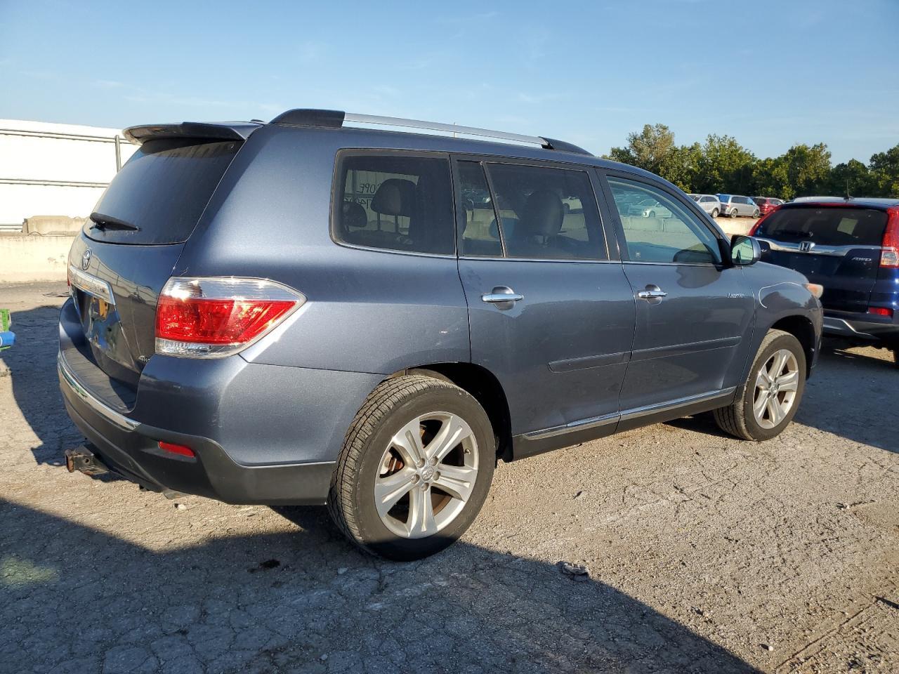 2013 TOYOTA HIGHLANDER
