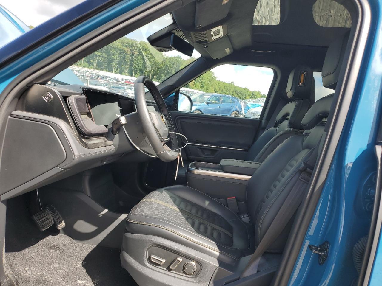 2025 RIVIAN R1s