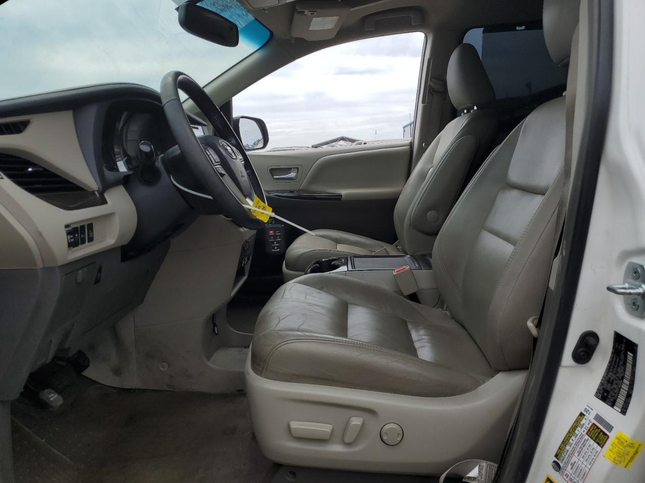 2015 TOYOTA SIENNA