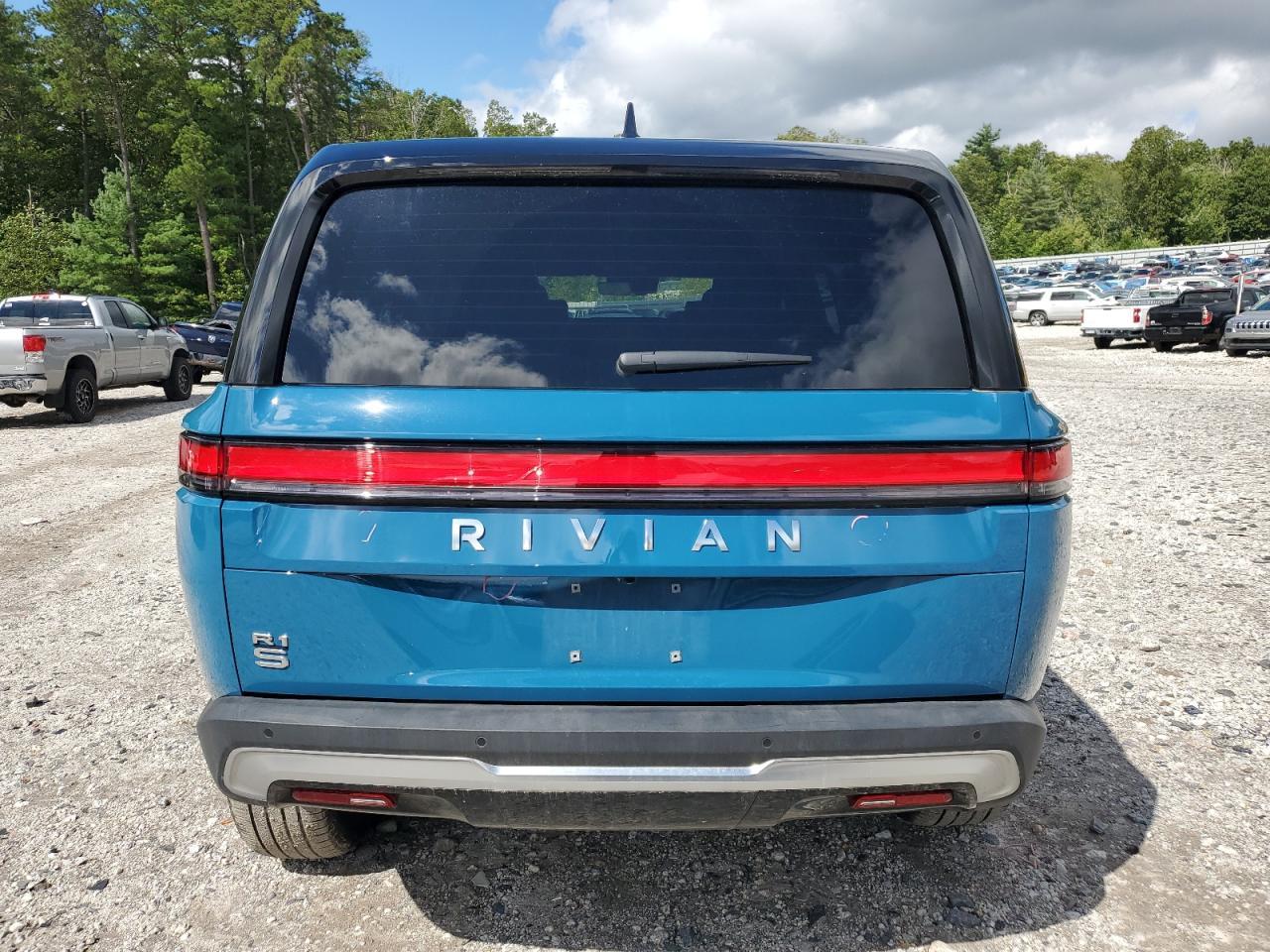 2025 RIVIAN R1s
