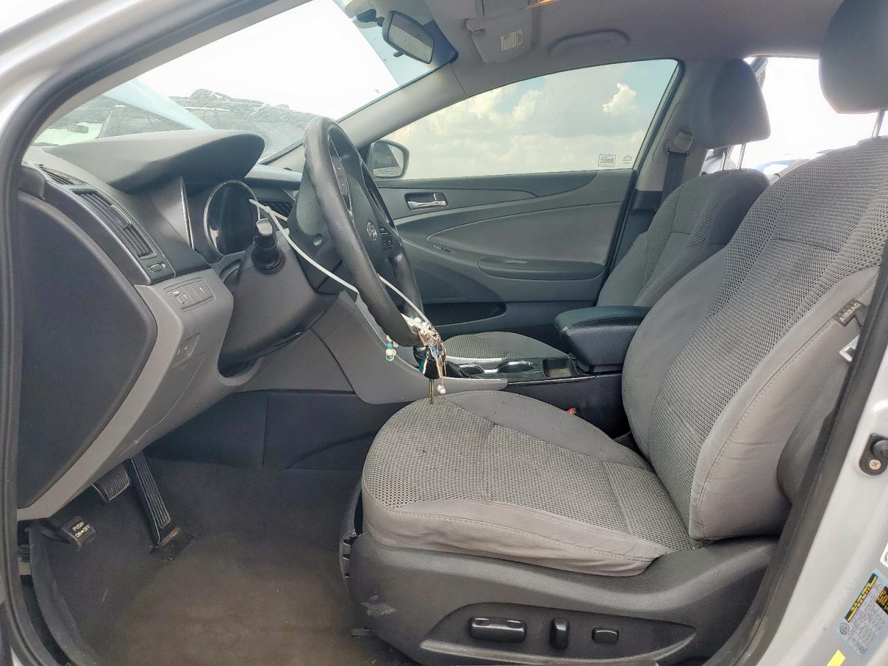 2011 HYUNDAI SONATA