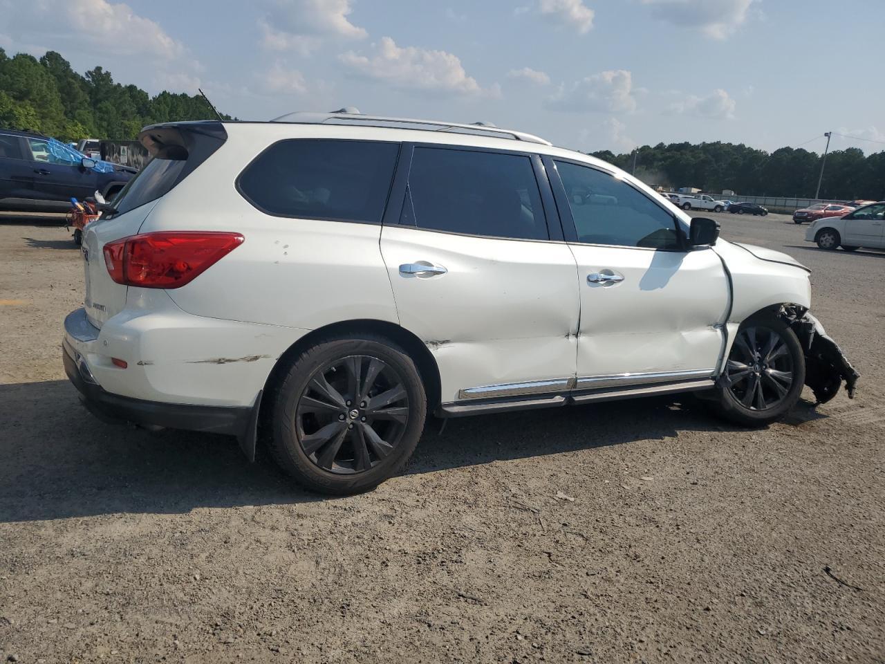 2017 NISSAN PATHFINDER