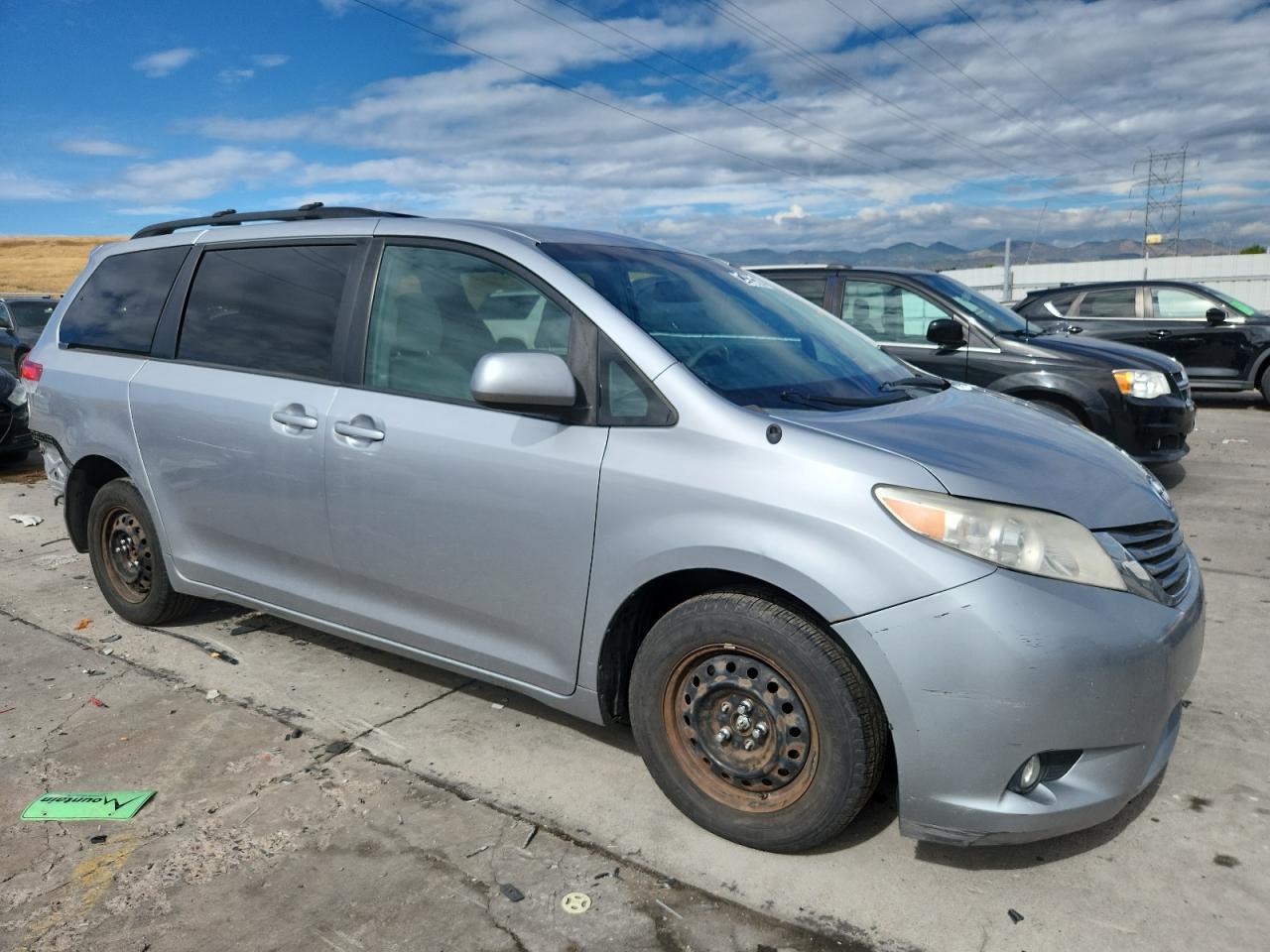2011 TOYOTA SIENNA