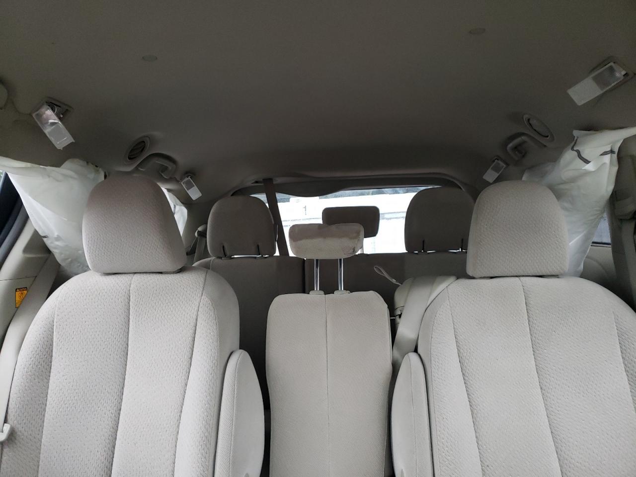 2011 TOYOTA SIENNA