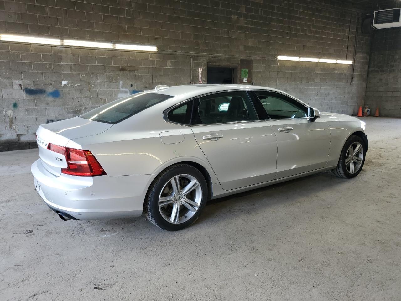 2018 VOLVO S90