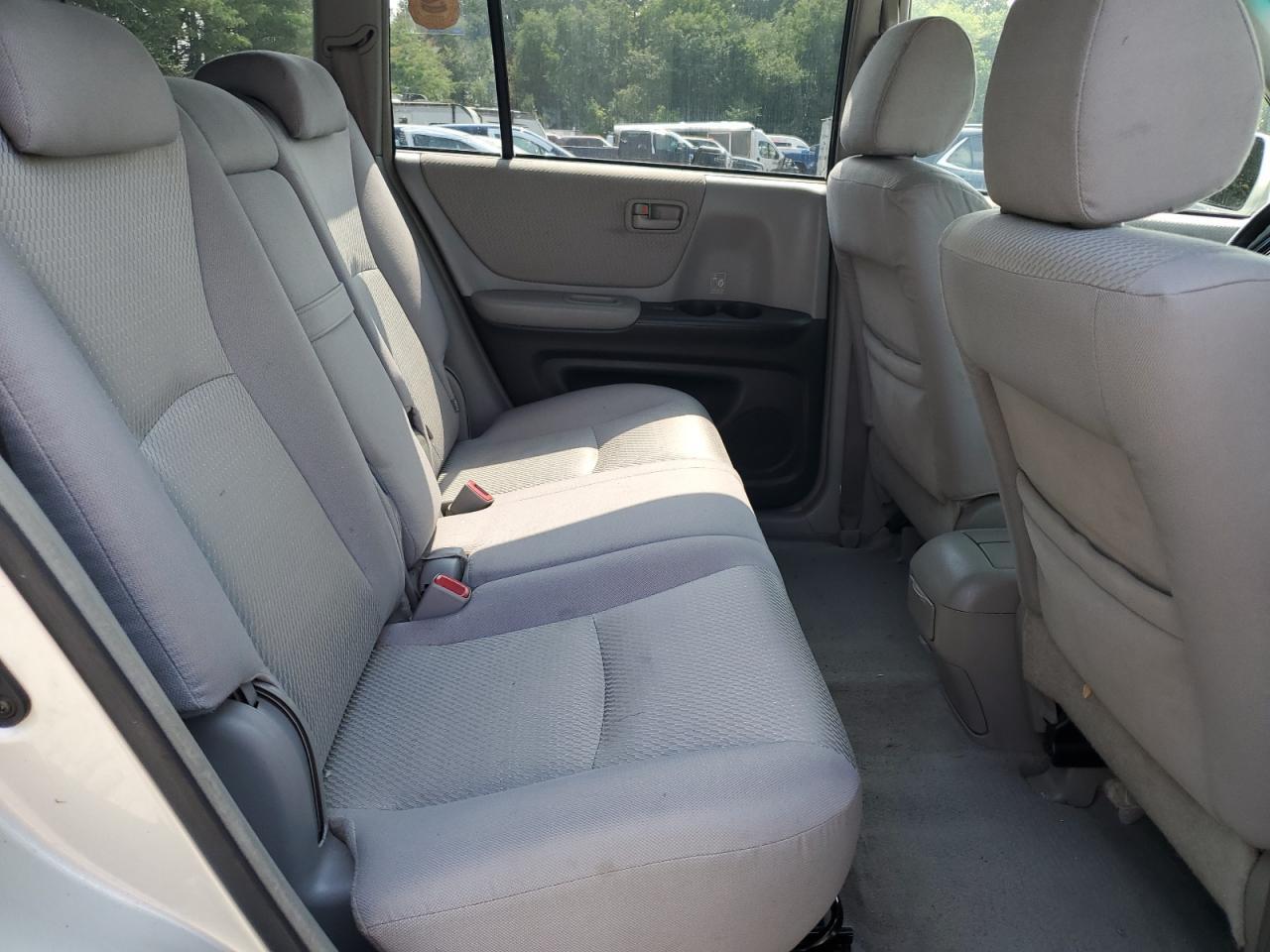 2004 TOYOTA HIGHLANDER