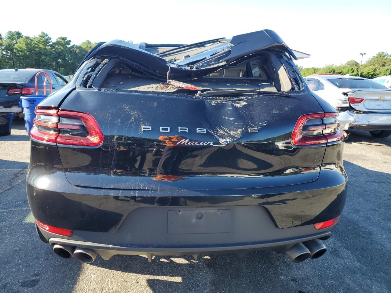 2016 PORSCHE Macan