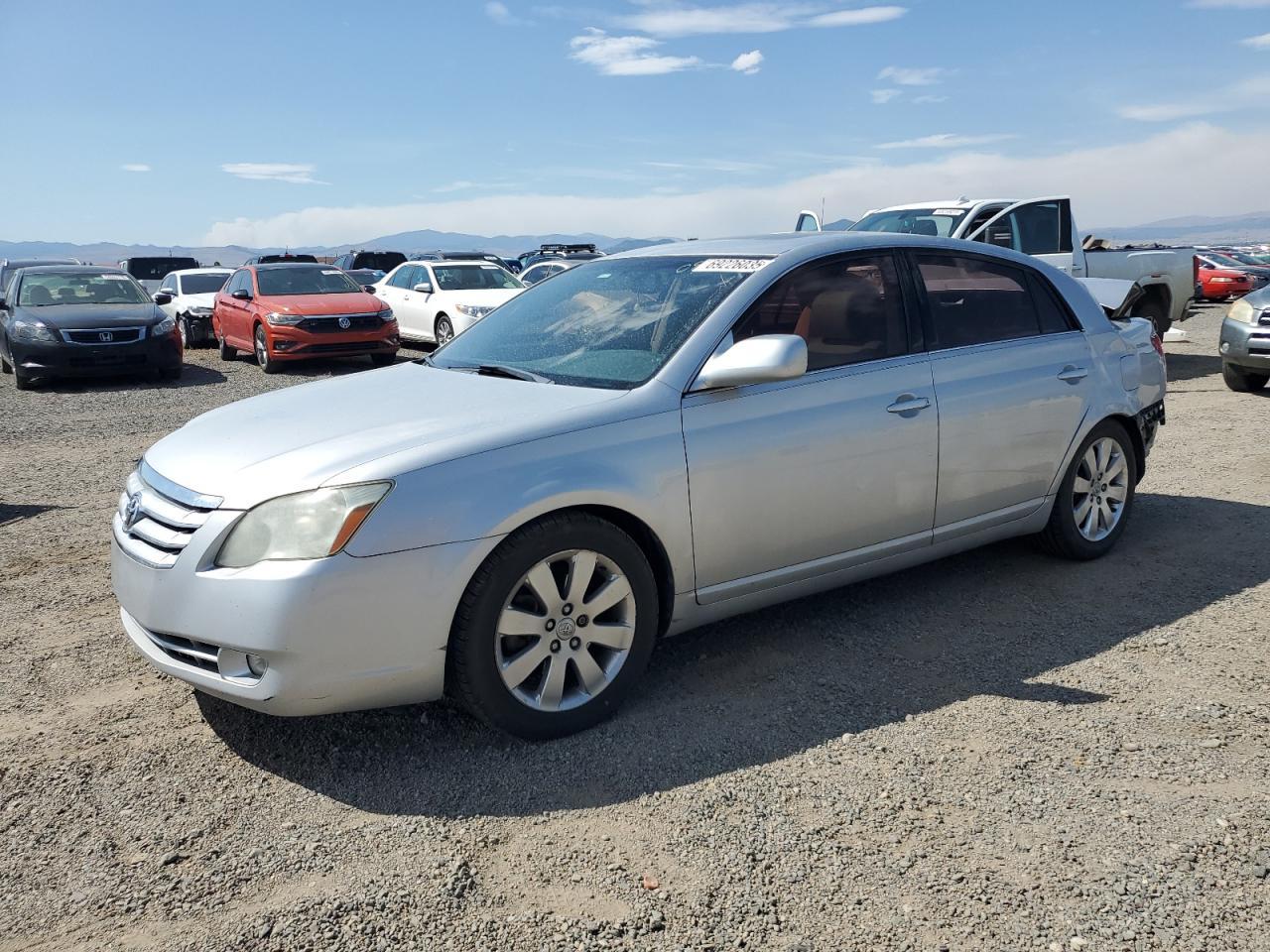 2005 TOYOTA Avalon