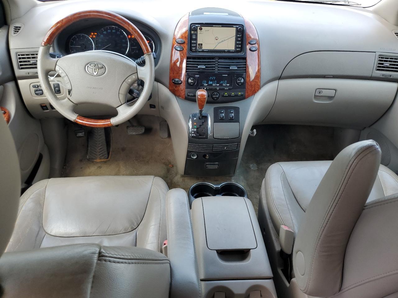 2009 TOYOTA SIENNA
