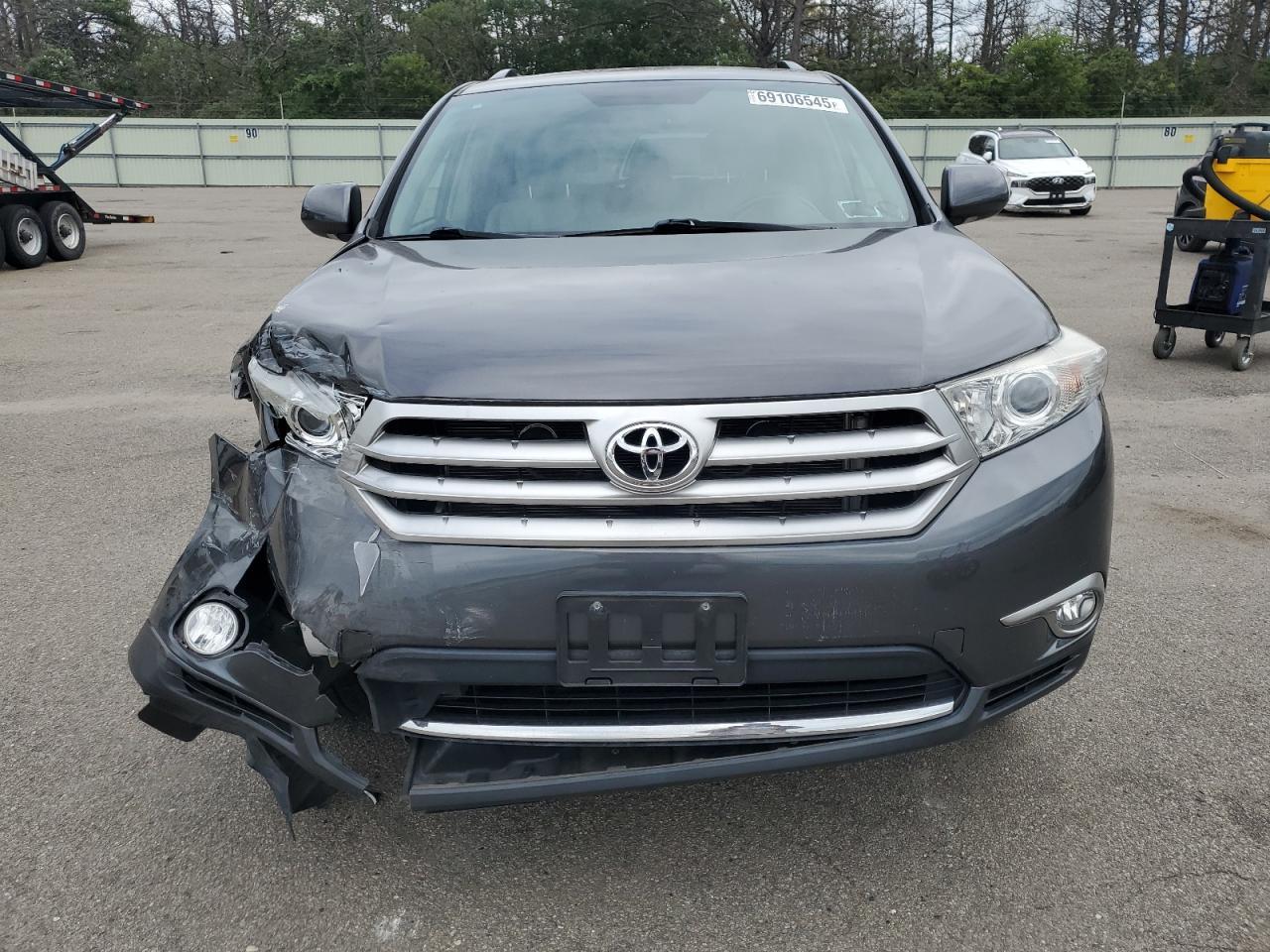2011 TOYOTA HIGHLANDER
