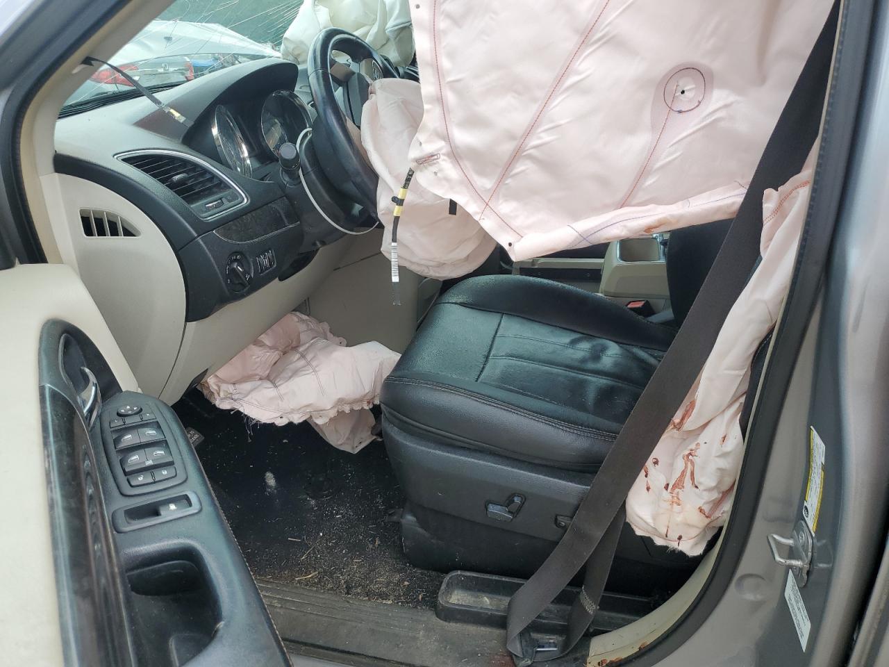 2014 CHRYSLER Town & Country