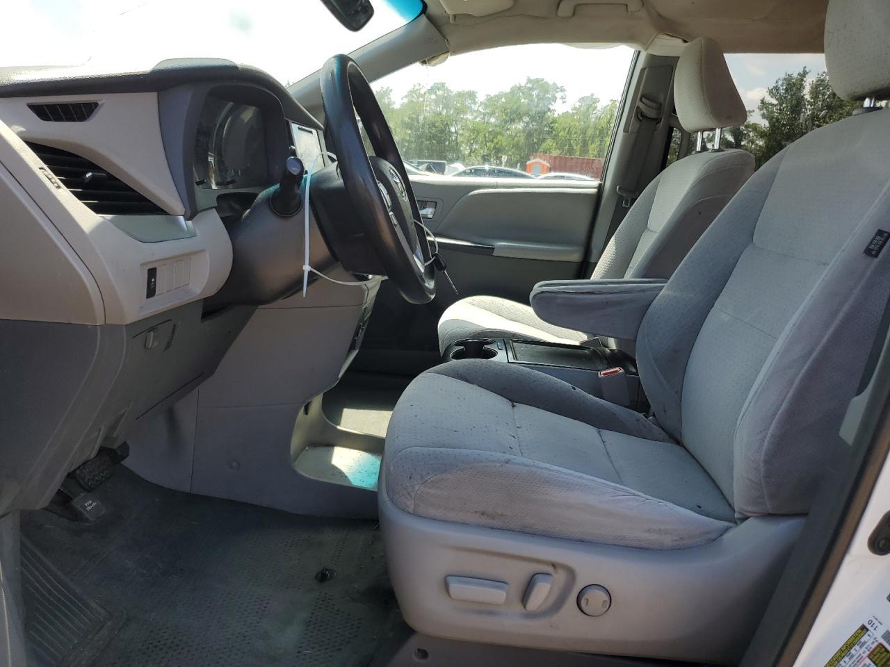 2015 TOYOTA SIENNA