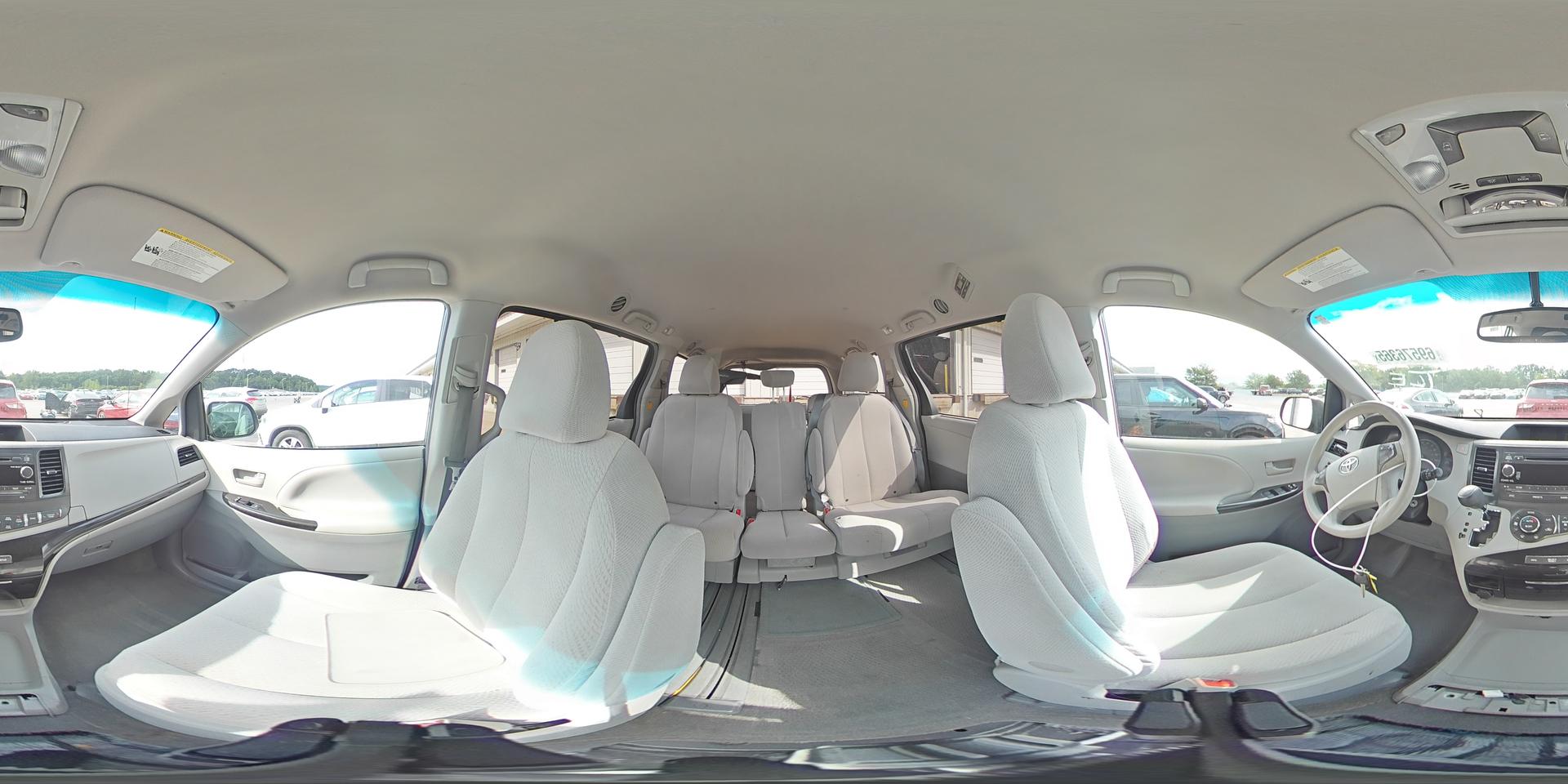 2013 TOYOTA SIENNA