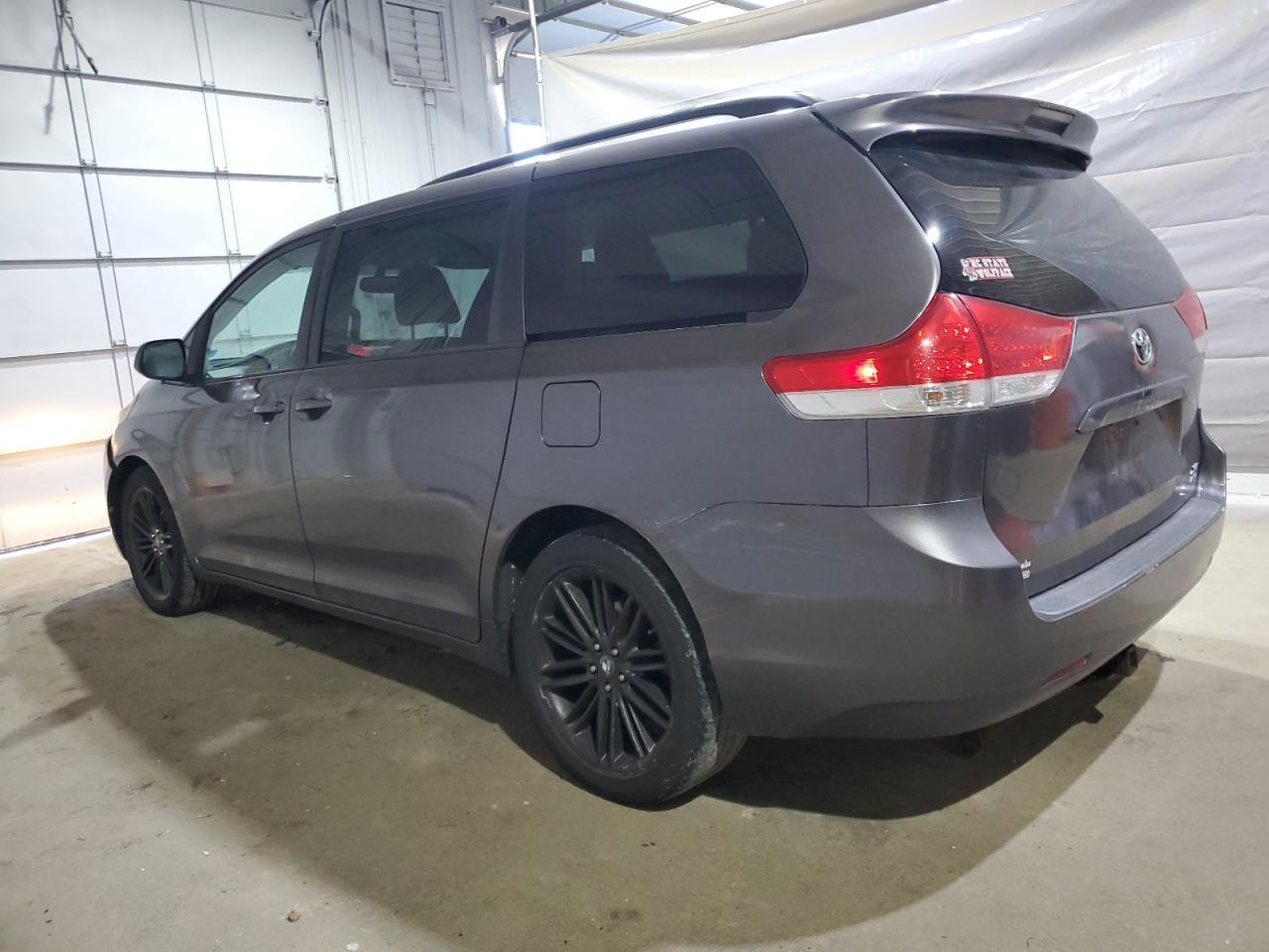 2012 TOYOTA SIENNA